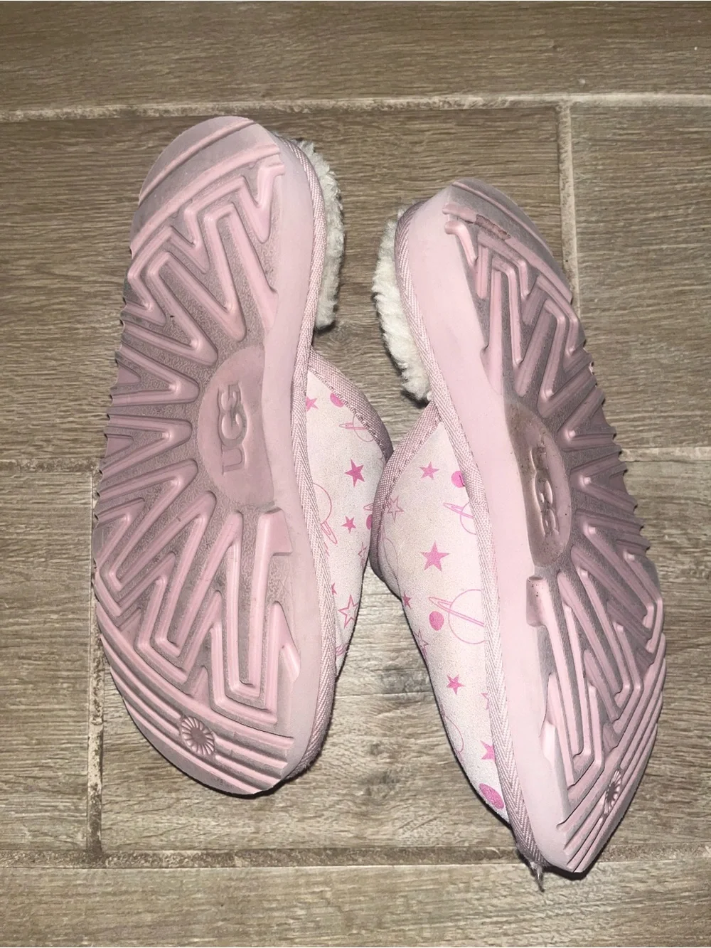 UGG Kids Pink & White Space Print Shearling-Lined Slippers